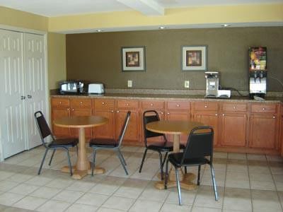 Oyo Hotel Tulsa International Airport Restaurant photo
